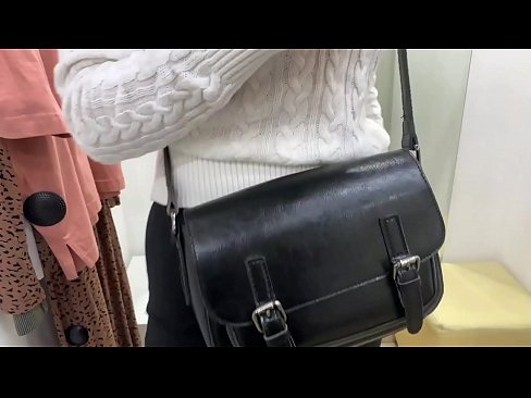 ❤️ Публична мастурбация на младата кучка FeralBerry с вибратор в стаята за обличане Ебане видео в bg.teatroporno.ru ❤